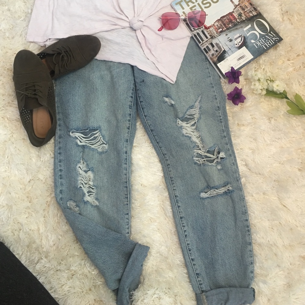 Distressed boyfriend jeans